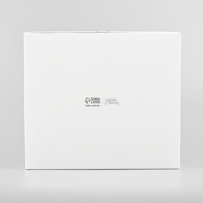 Коробка подарочная новогодняя складная &laquo;Новый год - время обьятий&raquo;, 23.5 х 20.5 х 5.5 см, Новый год