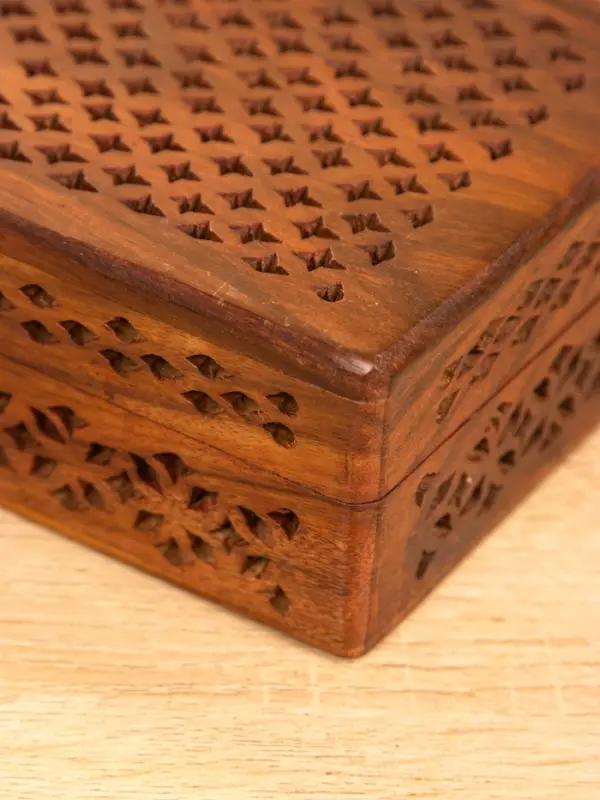 Шкатулка резная "Холи" 18х13х6 см, дерево шишам