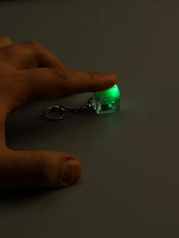 Брелок - антистресс для ключей на карабине &laquo;Кнопка кейкап&raquo;, световой, белый, 2&times;2&times;2.6 см