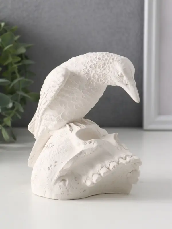 Фигура &laquo;Ворон на черепе&raquo;, 12&times;12&times;8 см, гипс