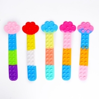 Развивающая игрушка &laquo;Лапка&raquo; с присосками, МИКС