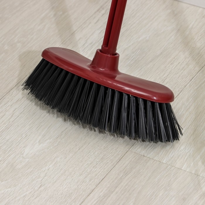 Щётка для пола &laquo;Комфорт&raquo; с черенком, жёсткая, цвет МИКС