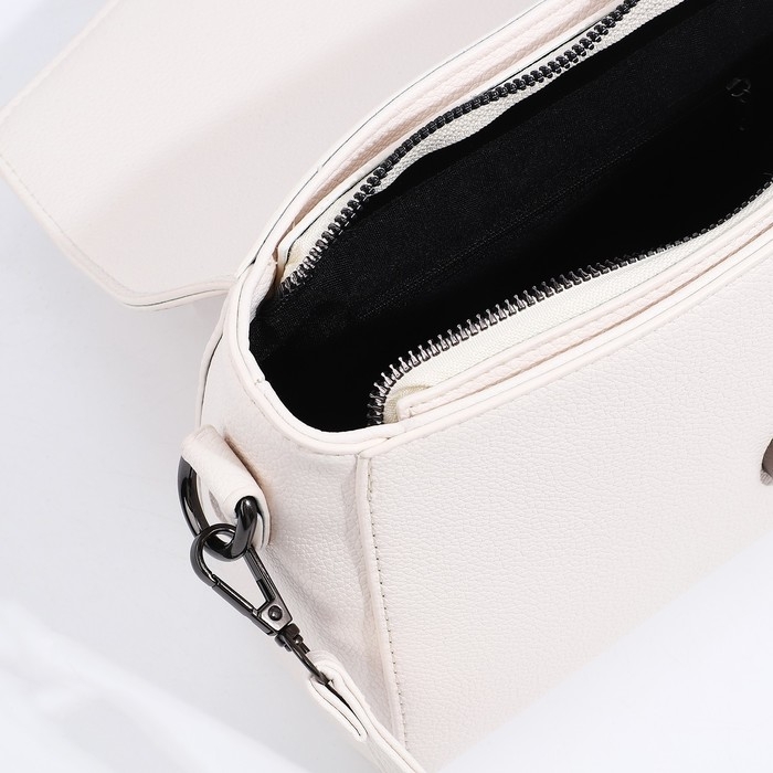 Сумка-мессенджер на магните, цвет белый