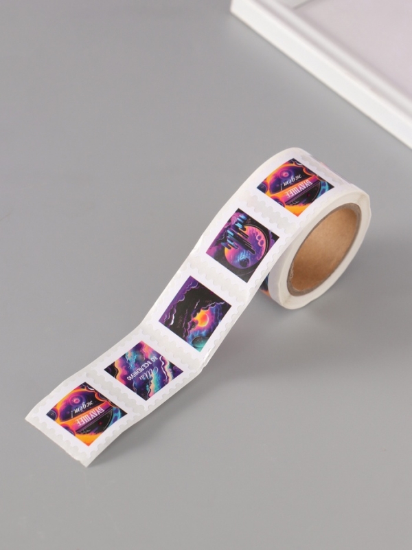 Наклейка бумага "Марки. Космос" 3х3 см 200 шт в рулоне