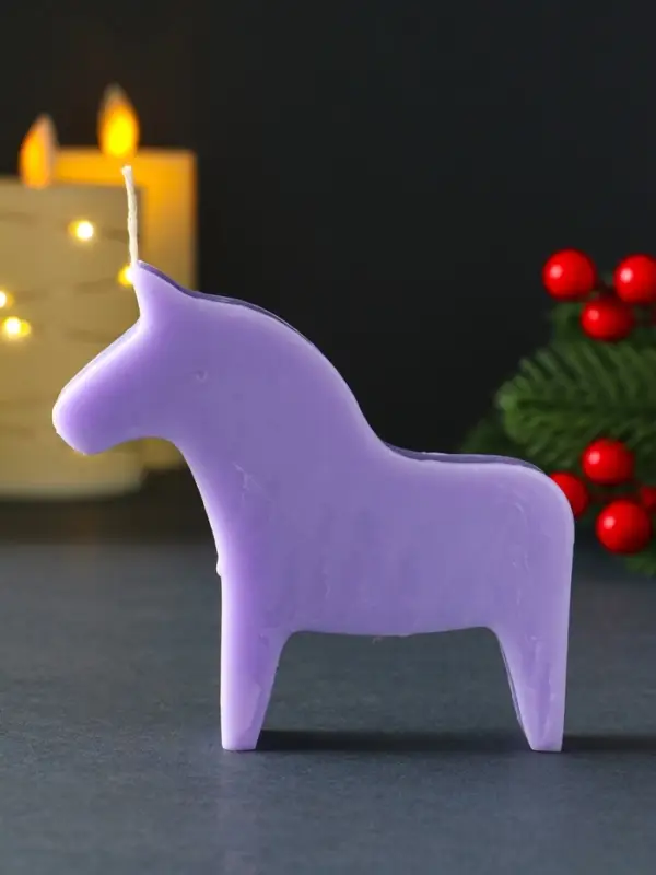 Свеча новогодняя "Лошадка" 10,5х10 см, фиолетовый