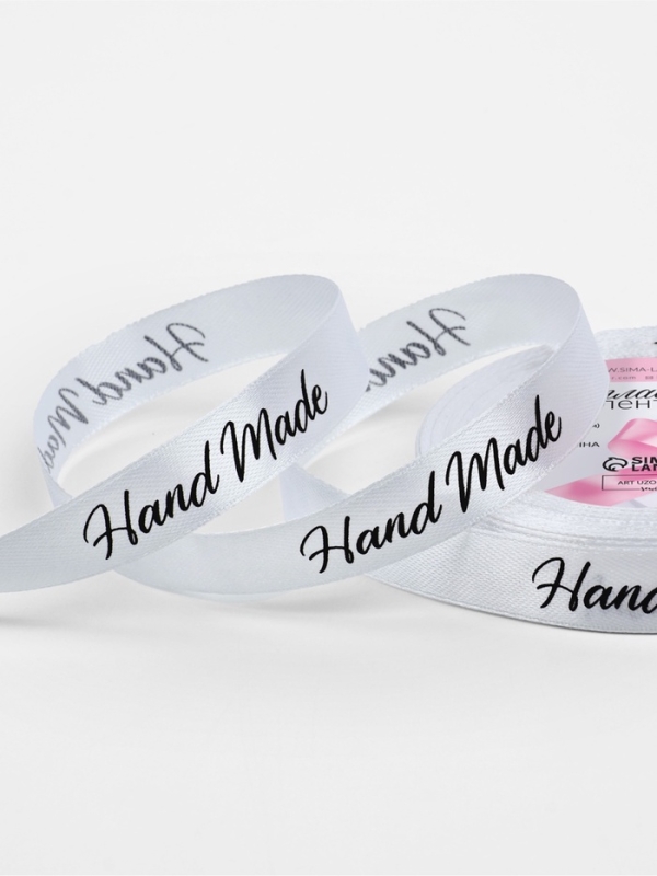Лента атласная 15мм*25&plusmn;1ярд(23м&plusmn;1м) Hand Made белый №01 АУ