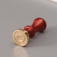 Печать для сургуча с пластиковой ручкой "Венок с буквой C" 2,5х2,5х6,3 см