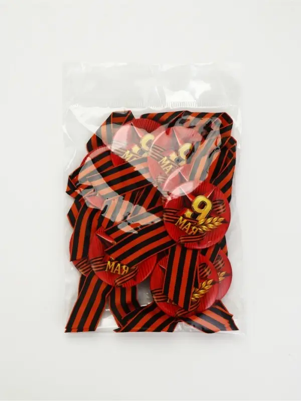 Значок с лентой с лентой "9 мая колос" красный