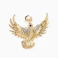 Брошь "Калибри с цветком", цвет белый в золоте