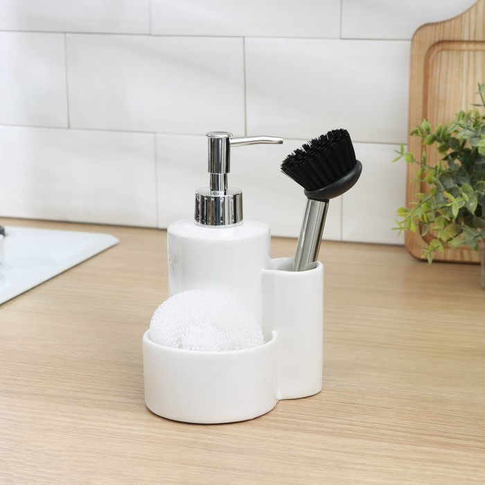 Дозатор для моющего средства Доляна &laquo;Милитари&raquo;, 370 мл, с губкой и щёткой, цвет белый