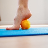 Массажёр &laquo;Ёжик&raquo;, d=7,5 см, 55 г, цвет жёлтый