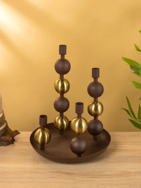 4 подсвечника на тарелке со сферами, шоколад 25,5х22,5х32 см
