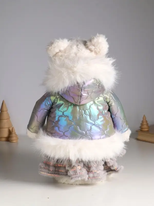 Кукла интерьерная "Медведица в серебристом пуховике" раздвижная 37-65 см 23х16х37 см