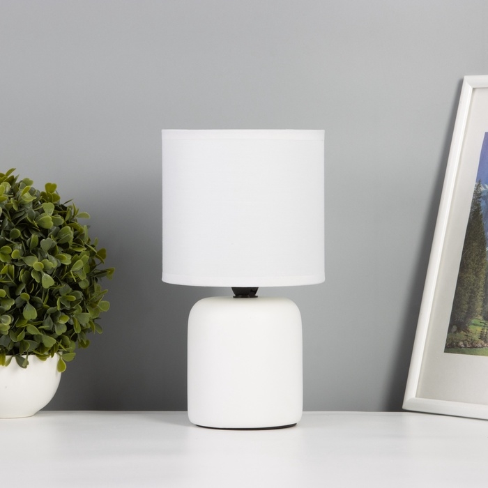 Лампа настольная "Кира" 1х40Вт Е14 белый 14х14х26см