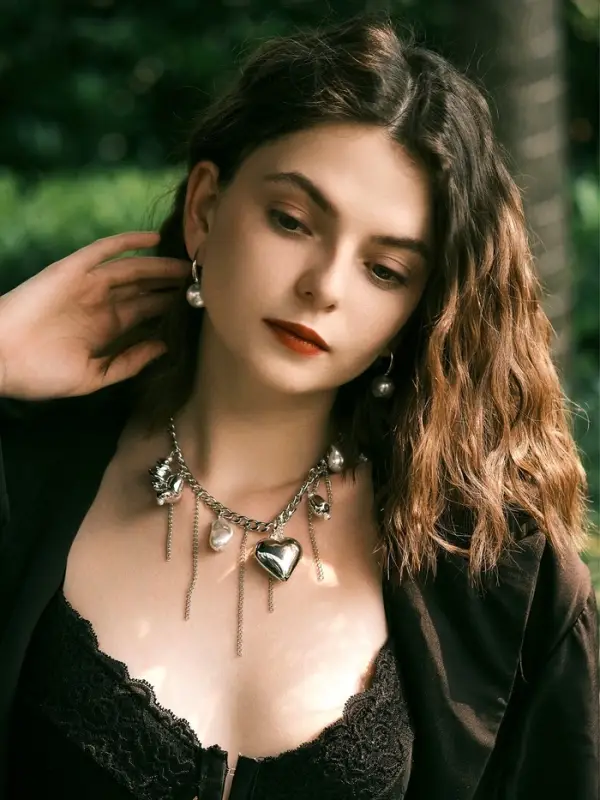 Колье "Многослойность" цепь с сердечком, цвет белый в серебре