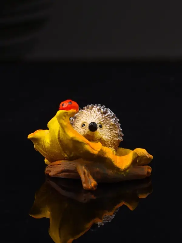 Фигура "Ежик с божьей коровкой" 3.7х6х6.5 см