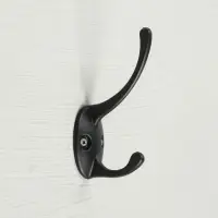 Крючок мебельный ТУНДРА TKd=002 LIGHT, двухрожковый, черный