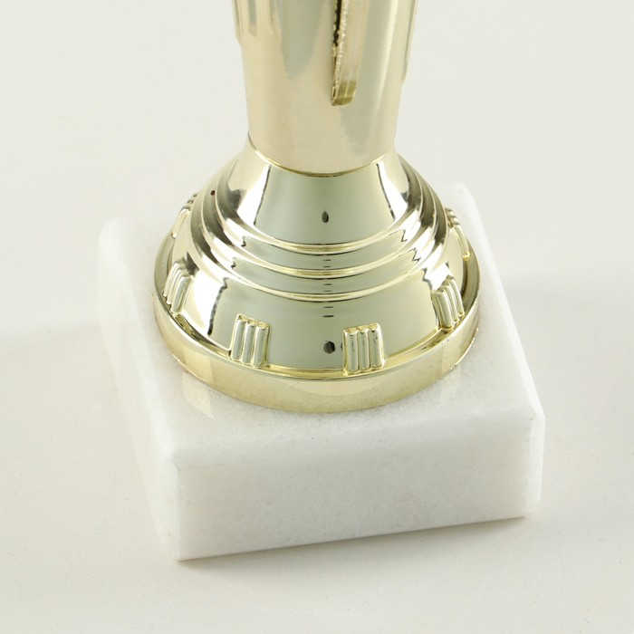 Кубок 107, наградная фигура, золото, подставка камень, 22 х 8 х 5 см.