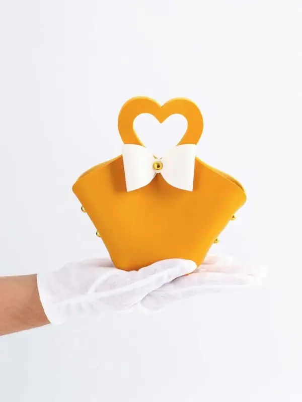 Кожанная подарочная сумочка 10,5 х 5 х 6 см желтая