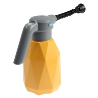 Опрыскиватель аккумуляторный ТУНДРА, 3.7 В, 2 Ач, 2 л, 0.7 л/мин, гибкая насадка