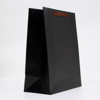 Пакет ламинированный &laquo;Черный&raquo;, M 26 &times; 32 &times; 12 см