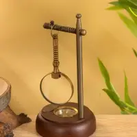 Лупа с подставкой 9х9х17 см