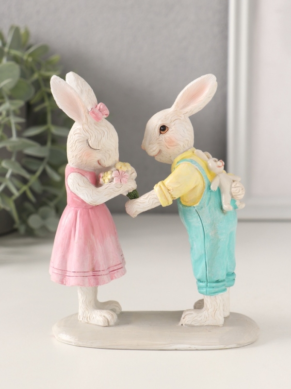 Сувенир полистоун "Зайчата. Первое свидание" 11х5х14 см