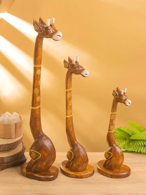 Набор сувенирный "Жирафы" дерево, H - 50,40 и 30 см, цв. коричневый