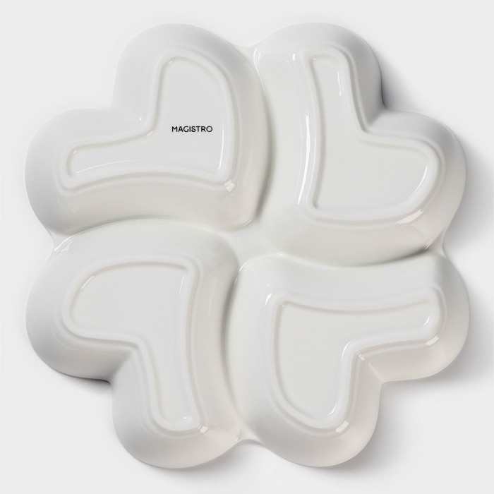 Менажница фарфоровая 4-х секционная Magistro &laquo;Сердца Бланш&raquo;, d=30 см, цвет белый