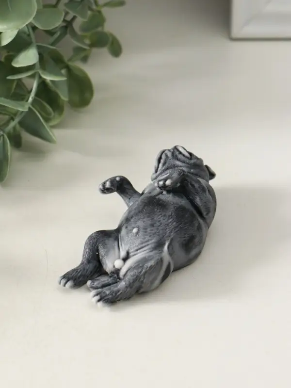 Сувенир "Бульдог лежит на спине" 3,5 см