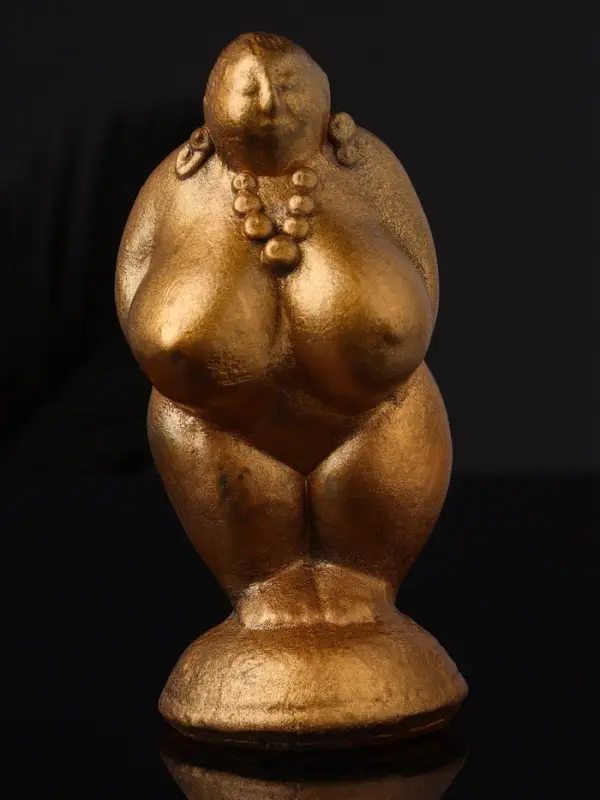 Фигура "Богиня плодородия" 13х6х6 см, бронза