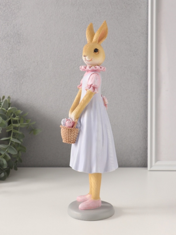 Сувенир полистоун "Зайка в сиреневом сарафане, с корзинкой цветов" 8,5х8х28,5 см