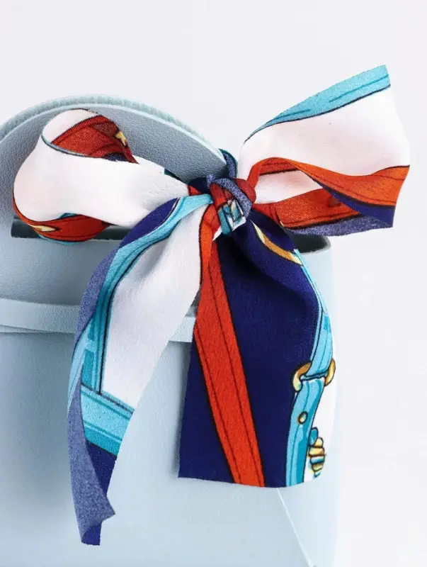 Кожанная подарочная сумочка 13 х12 х 5,5 см голубая