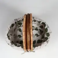 Плетёная корзина-лукошко, ткань внутри, 2 крышки, 35&times;28 см, высота 14.5 см, высота с ручкой 31 см, дно