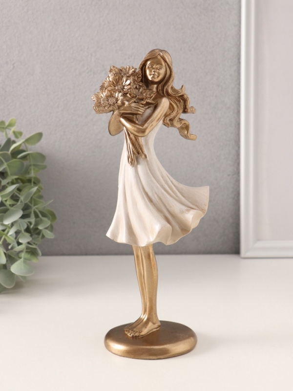 Сувенир полистоун "Девушка с охапкой подсолнухов" 9,5х7х23,5 см