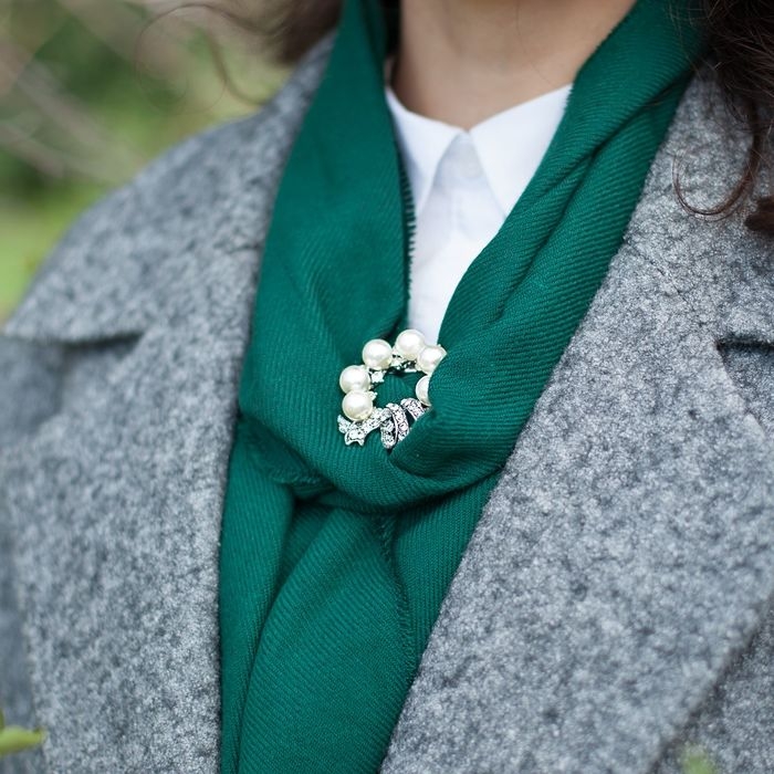 Зажим для платка &laquo;Жемчужный бант&raquo;, цвет белый в серебре