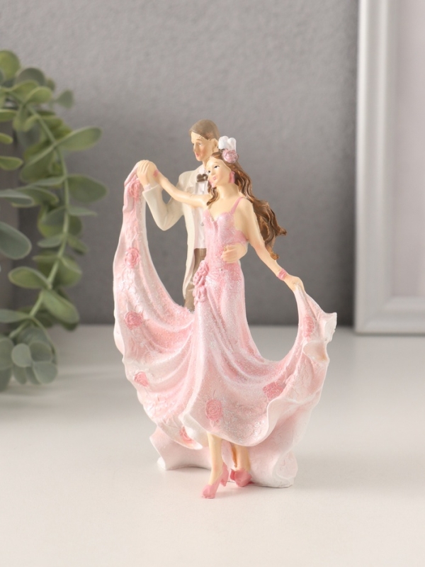 Сувенир полистоун "Танцующая пара" бело-розовый 9,5х5х13 см