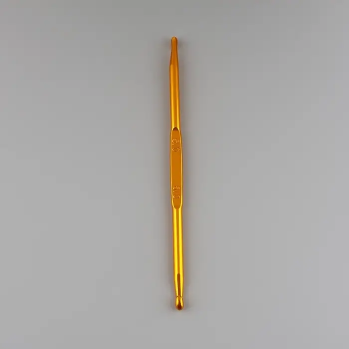 Крючок для вязания, двусторонний, d=3.5/4.5 мм, 13 см, цвет золотой