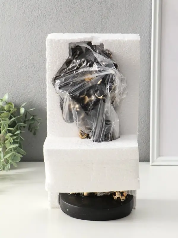 Бюст полистоун "Девушка с цветком, в наряде в клетку" чёрный 13,3х12,3х29,5 см