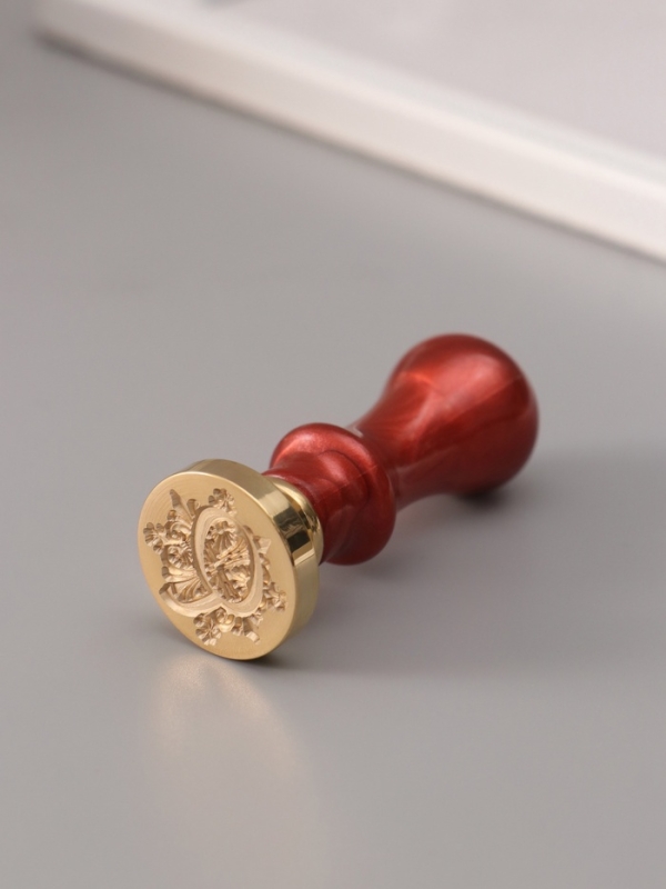 Печать для сургуча с пластиковой ручкой "Буква Q на вензеле" 2,5х2,5х6,3 см