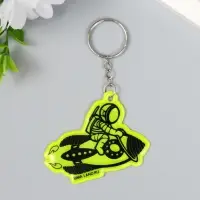 Брелок пластик светоотражающий "Космонавт верхом на ракете"  5,5х5,5 см