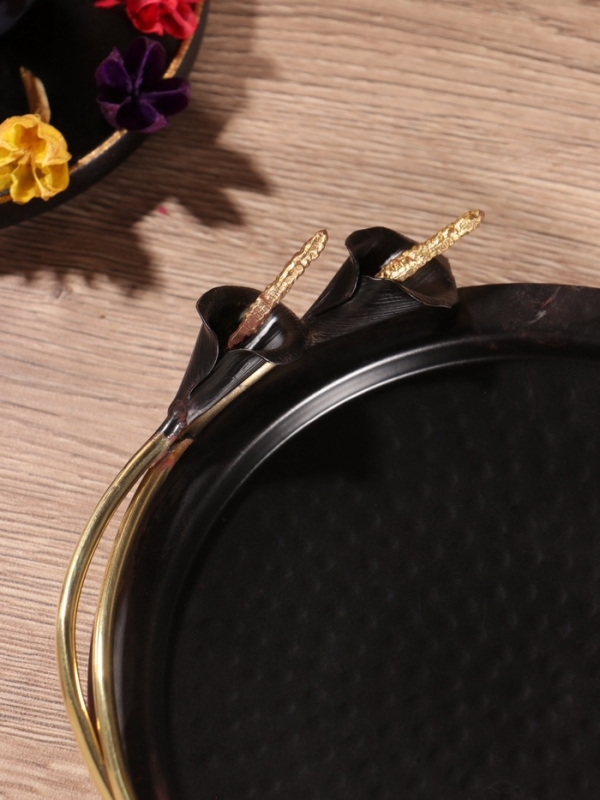 Блюдо сервировочное овальное "Черные каллы" черное с золотом. нержав сталь 22х5х21,5х5,5 см   104395