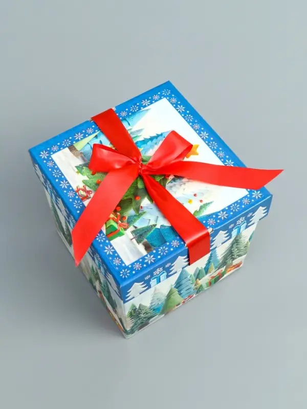 Подарочная новогодняя коробка крышка-дно с атласной лентой 17&times;17&times;17 см