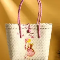 Сумка плетёная на застёжке &laquo;Девочка с букетом&raquo;, 40&times;10&times;55 см, пластик, бело-розовая