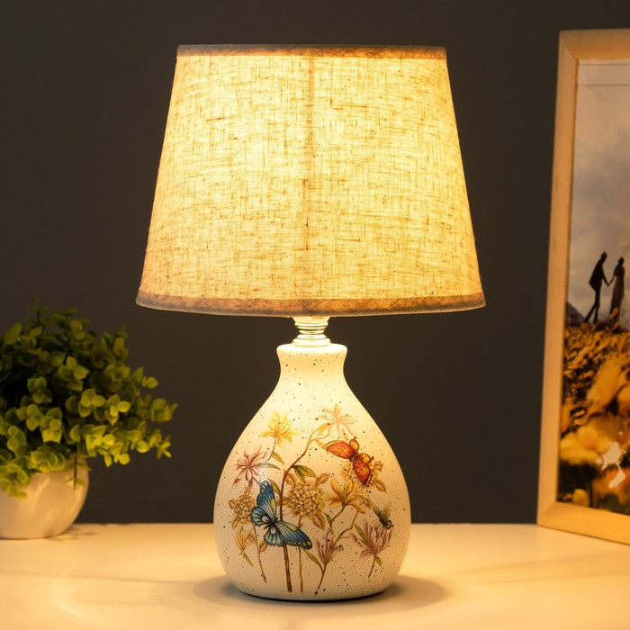 Настольная лампа 16812/1 E14 40Вт белый h.31см RISALUX Настольная лампа 16812/1 E14 40Вт белый h.31см RISALUX