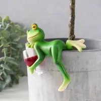Сувенир полистоун "Лягуха с бокалом - расслабляемся" 9,5х4,5х7,5 см