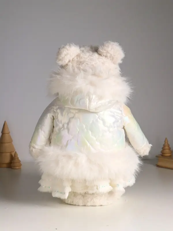 Кукла интерьерная "Медведица в белом пуховике" раздвижная 37-65 см 23х16х37 см