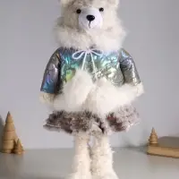 Кукла интерьерная "Медведица в серебристом пуховике" раздвижная 37-65 см 23х16х37 см