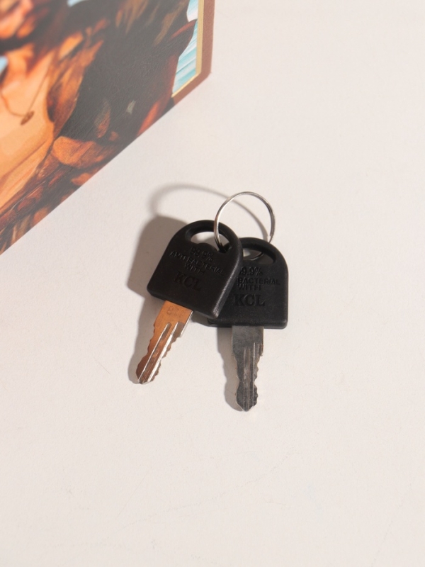 Сейф-книга дерево кожзам "Даниэль Дефо. Робинзон Крузо" тиснение 21х13х5 см