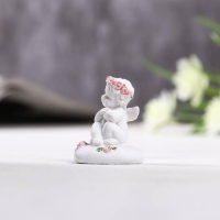 Фигурка полистоун &laquo;Ангелок сидит на сердце в венке из роз&raquo;, 3.5&times;3&times;4 см, МИКС